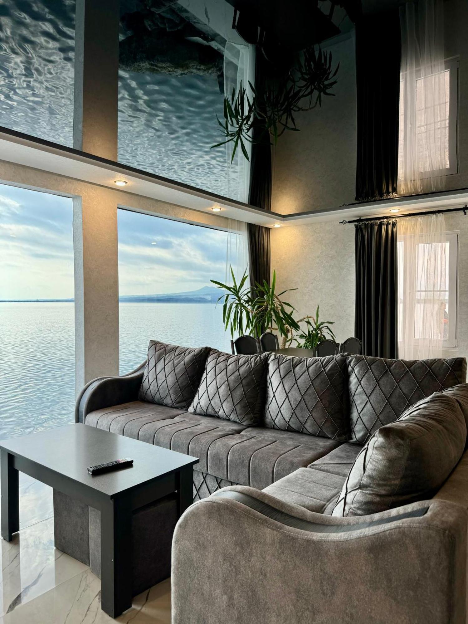 Pearl Apartment *